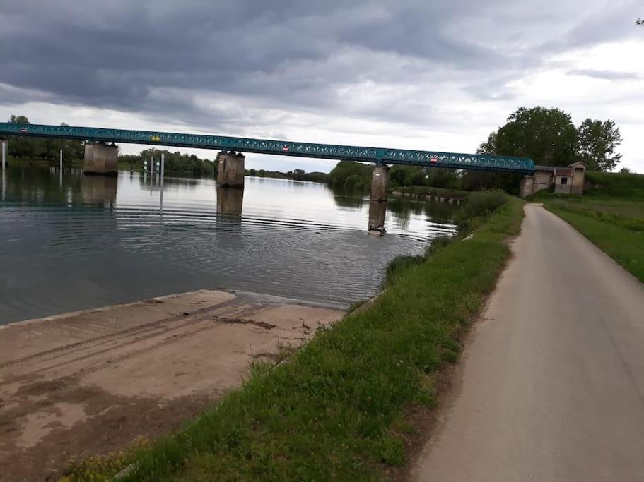 Les Annexes Villa Verdun-sur-le-Doubs Exteriör bild