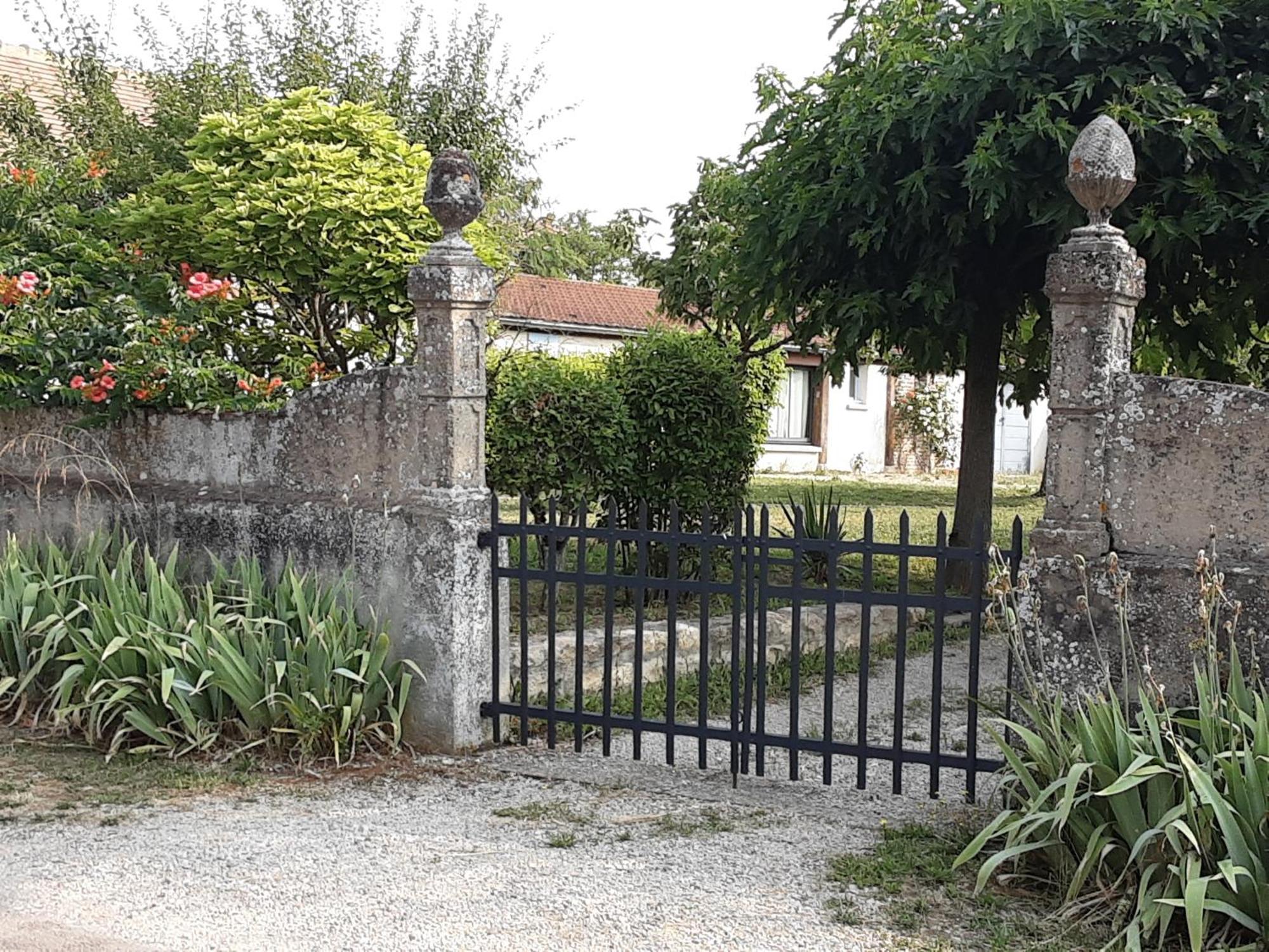 Les Annexes Villa Verdun-sur-le-Doubs Exteriör bild